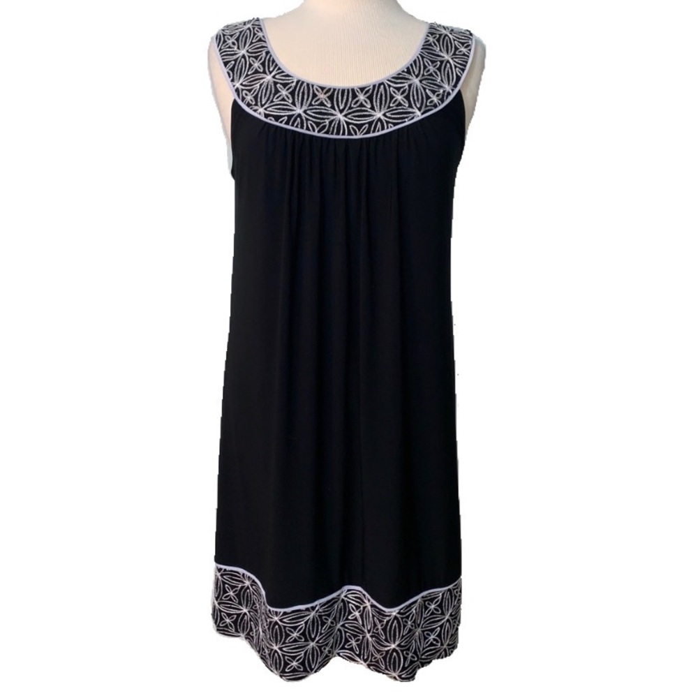 Cato sleeveless crotchet detail dress